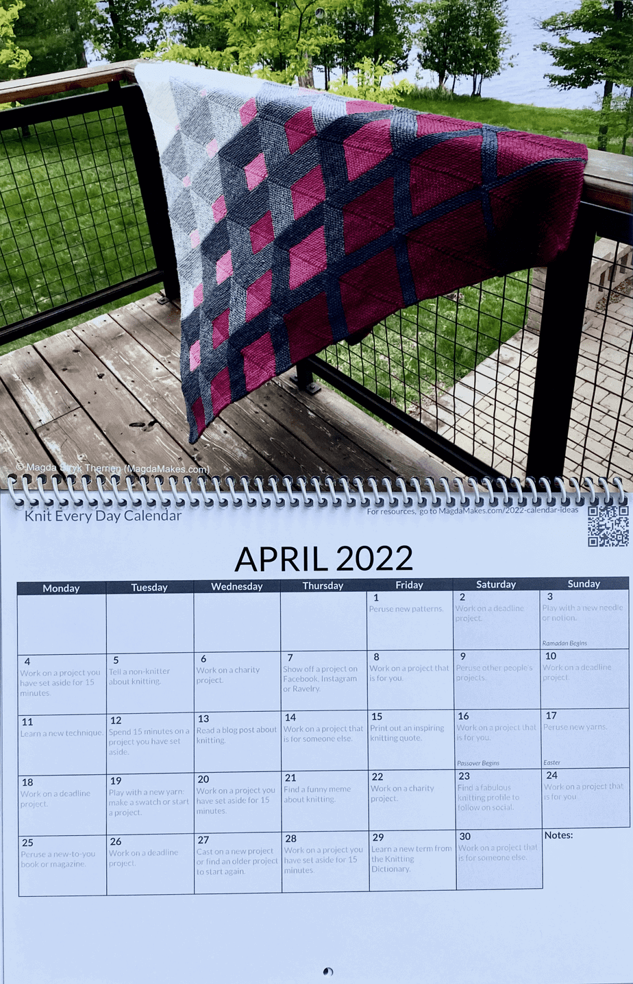 2022 Knit Every Day Calendar open to